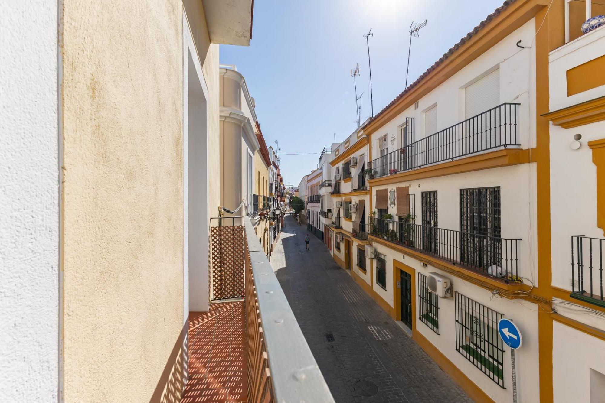 Charming 2 Bedroom Apartment At Iconic Triana Neighborhood By Ocityzen Seville Exterior photo