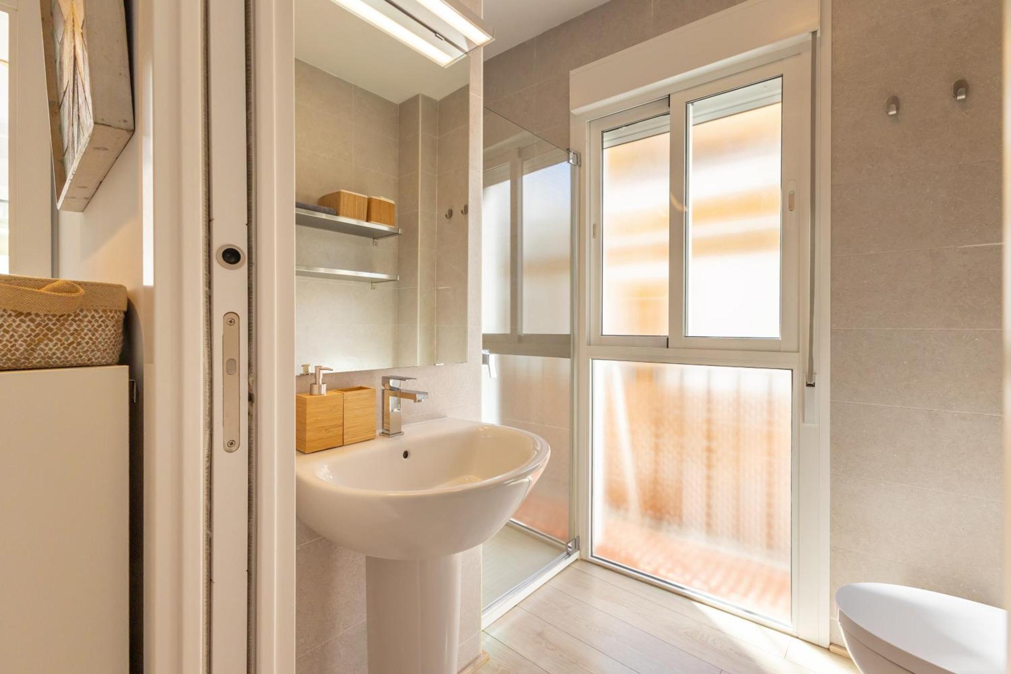 Charming 2 Bedroom Apartment At Iconic Triana Neighborhood By Ocityzen Seville Exterior photo