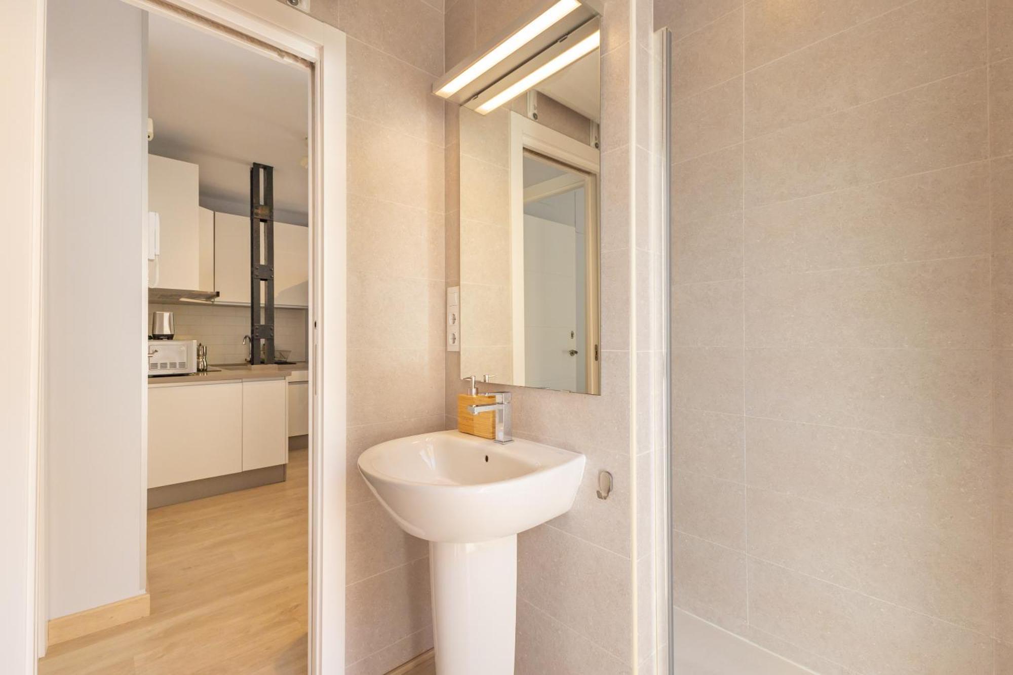 Charming 2 Bedroom Apartment At Iconic Triana Neighborhood By Ocityzen Seville Exterior photo